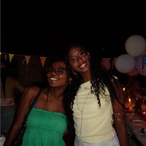 Meet your Posher, Esra